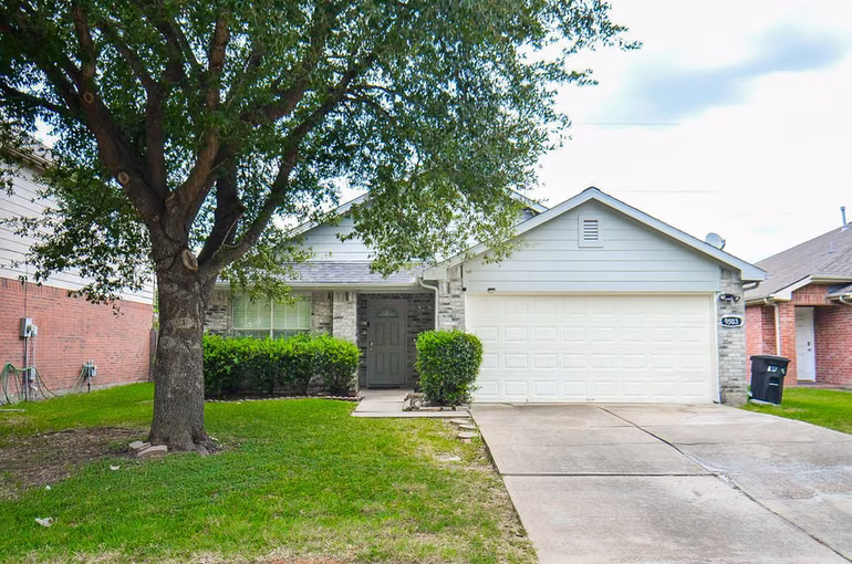 Photo 2 of 9503 Eaglewood Spring Drive, Houston, TX