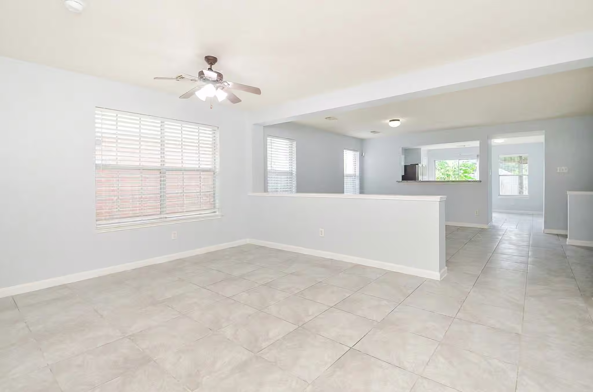Photo 4 of 9503 Eaglewood Spring Drive, Houston, TX