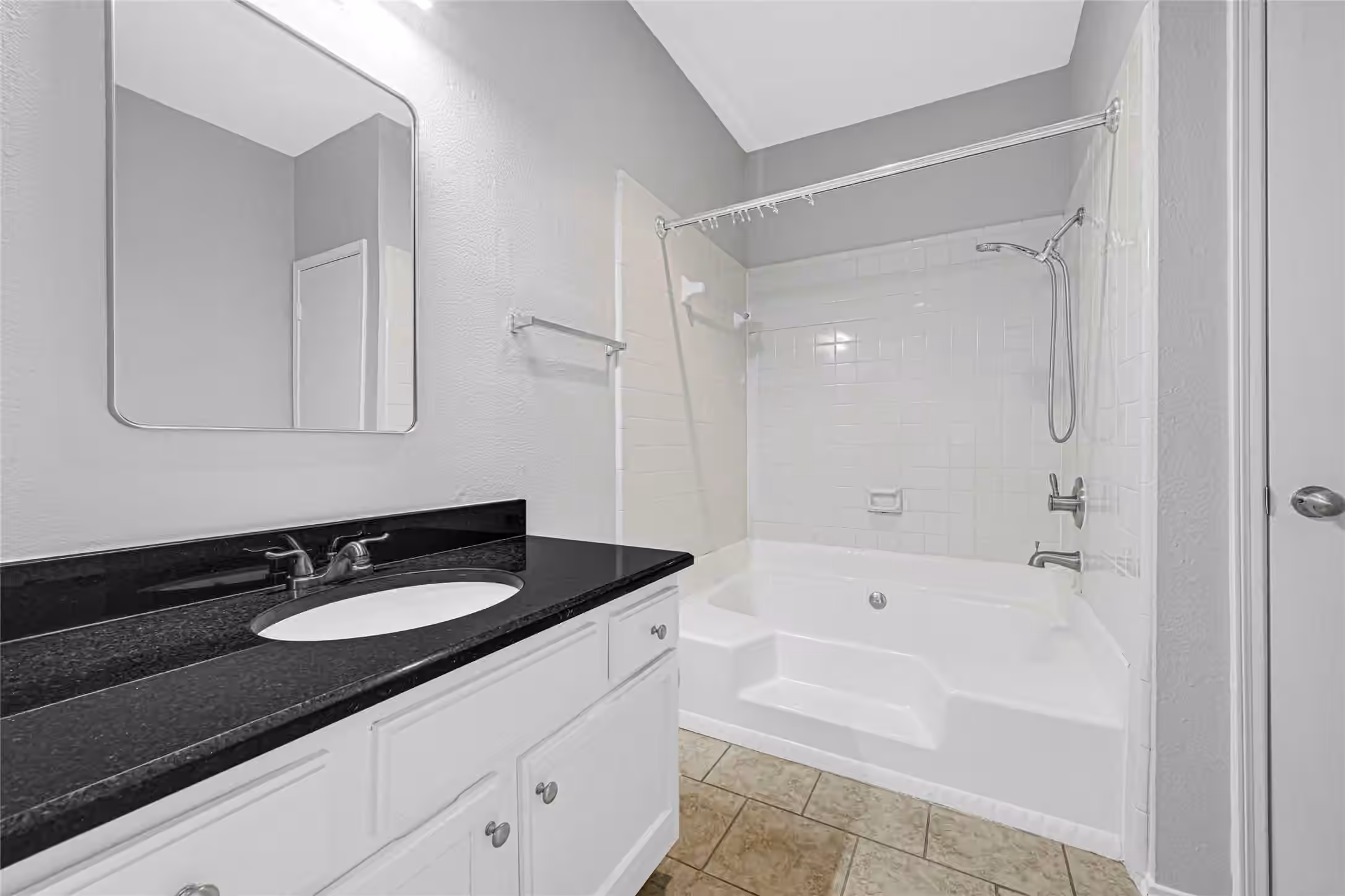 Photo 5 of 17487 Red Oak Drive 7487, Houston, TX