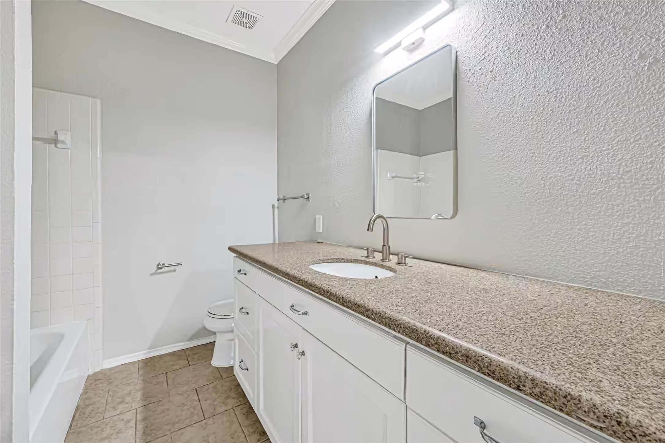 Photo 6 of 17487 Red Oak Drive 7487, Houston, TX