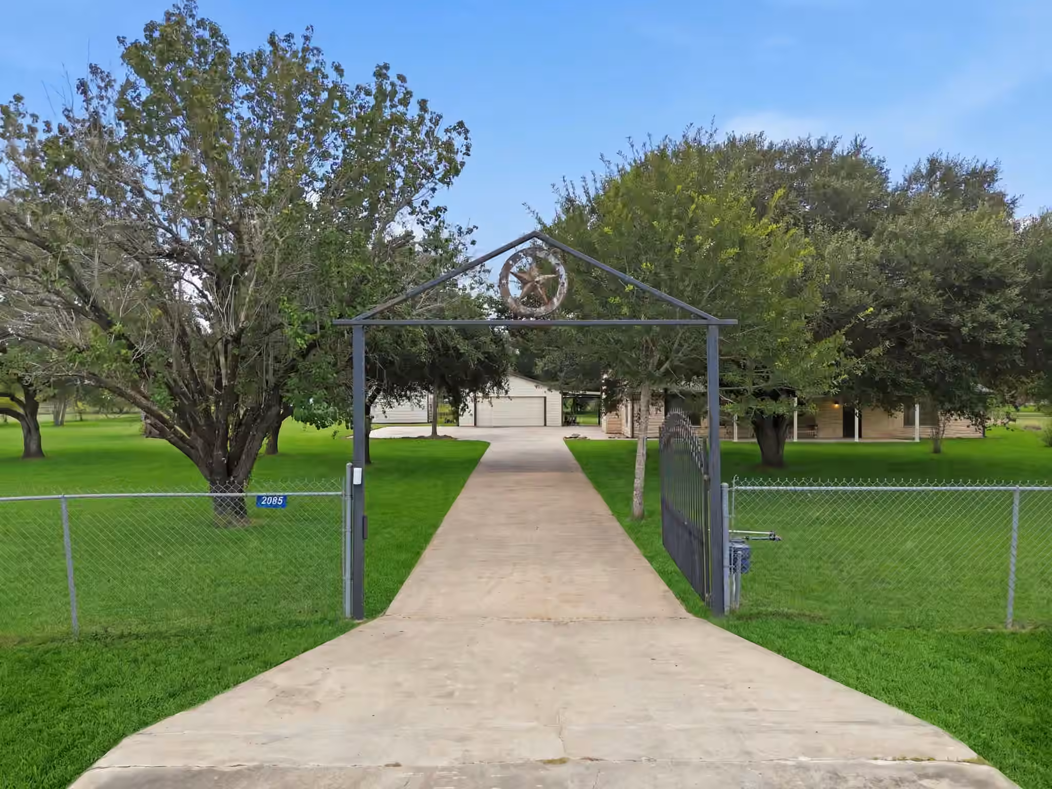 Photo 5 of 2243 Green Meadows Drive, Sealy, TX