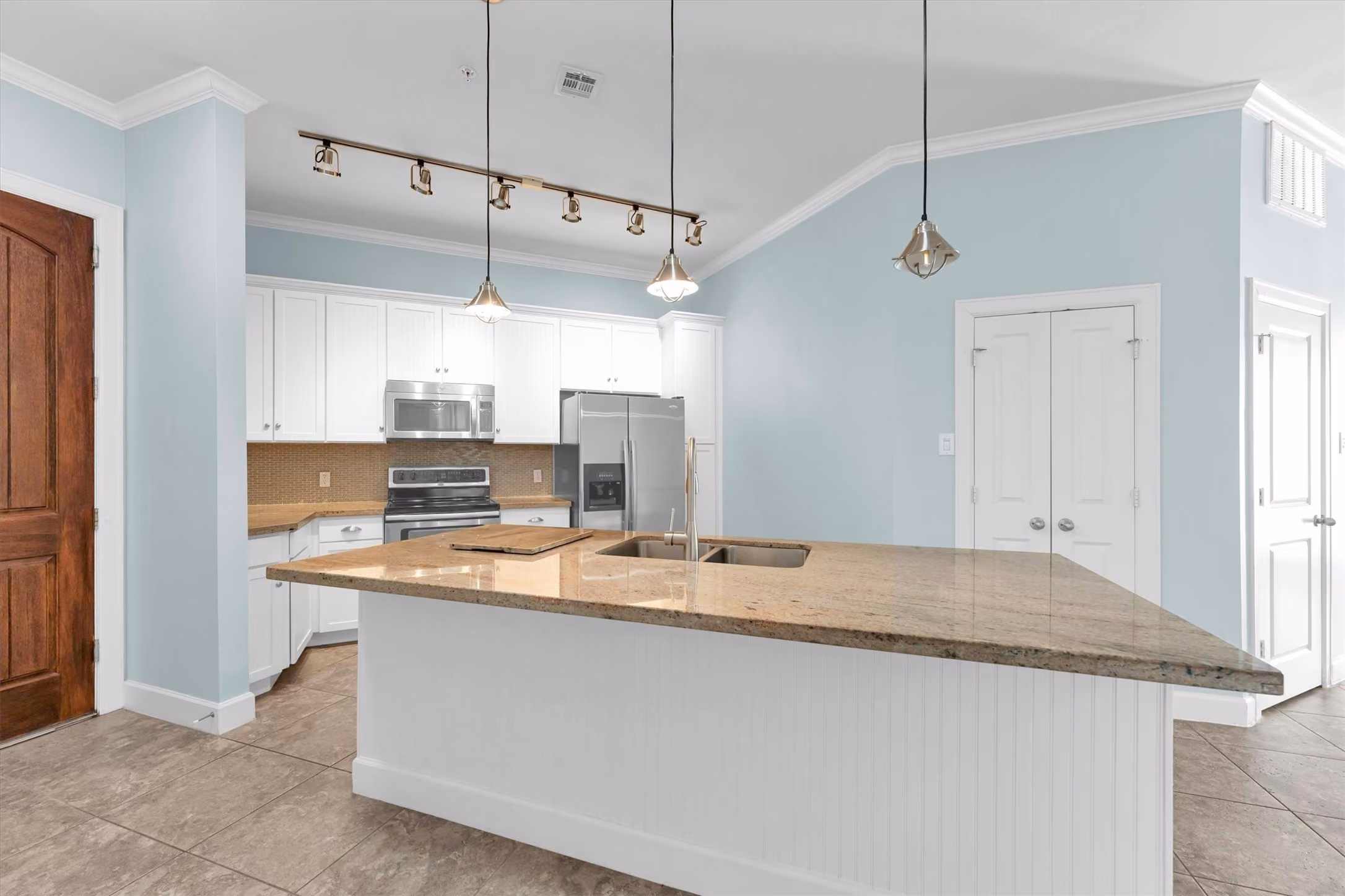 Photo 5 of 17040 W Fm 1097 Road 4102, Montgomery, TX