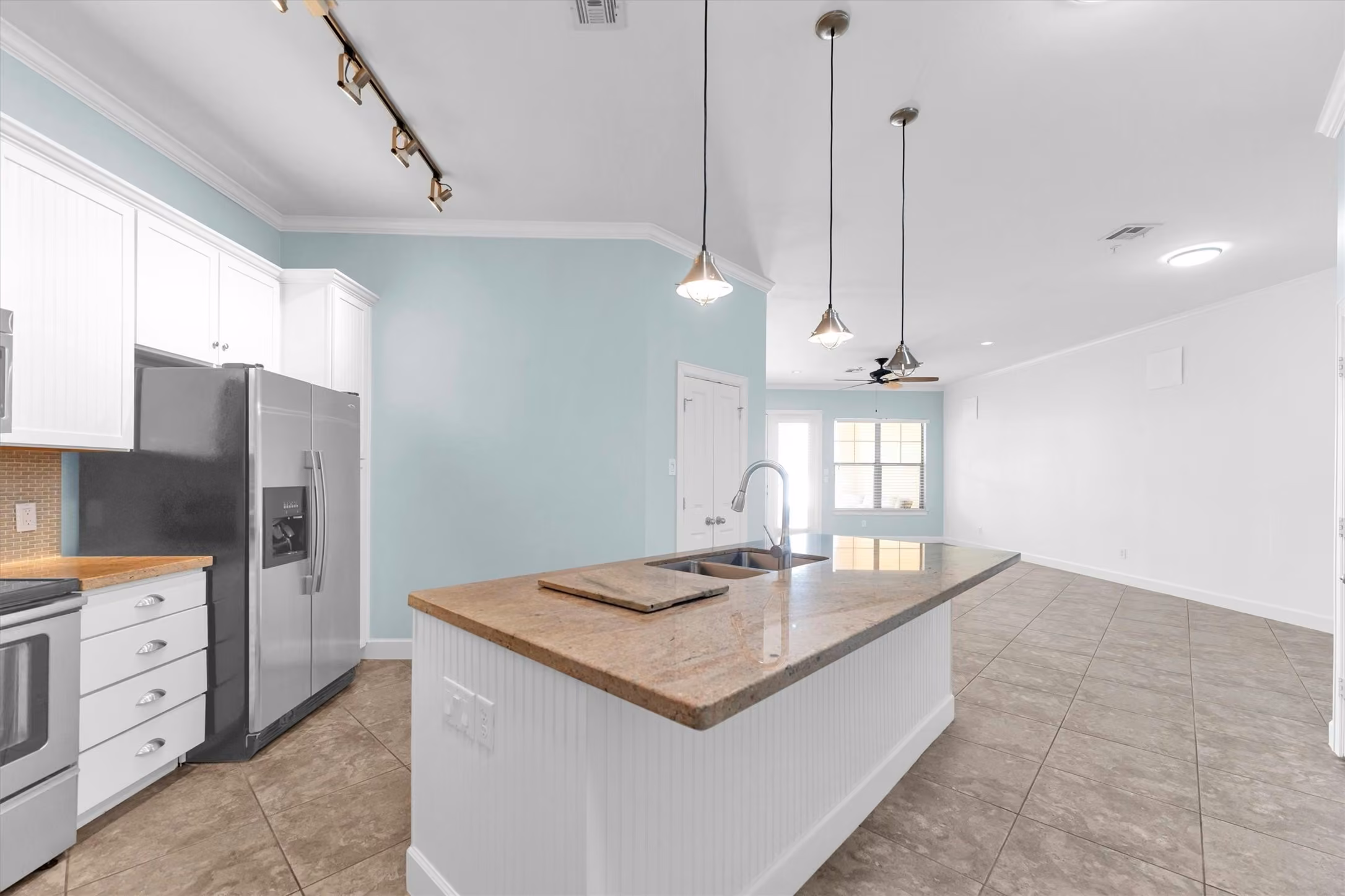Photo 6 of 17040 W Fm 1097 Road 4102, Montgomery, TX