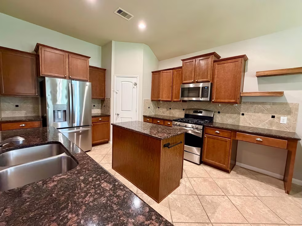 Photo 7 of 107 Jacobs Meadow Drive, Conroe, TX