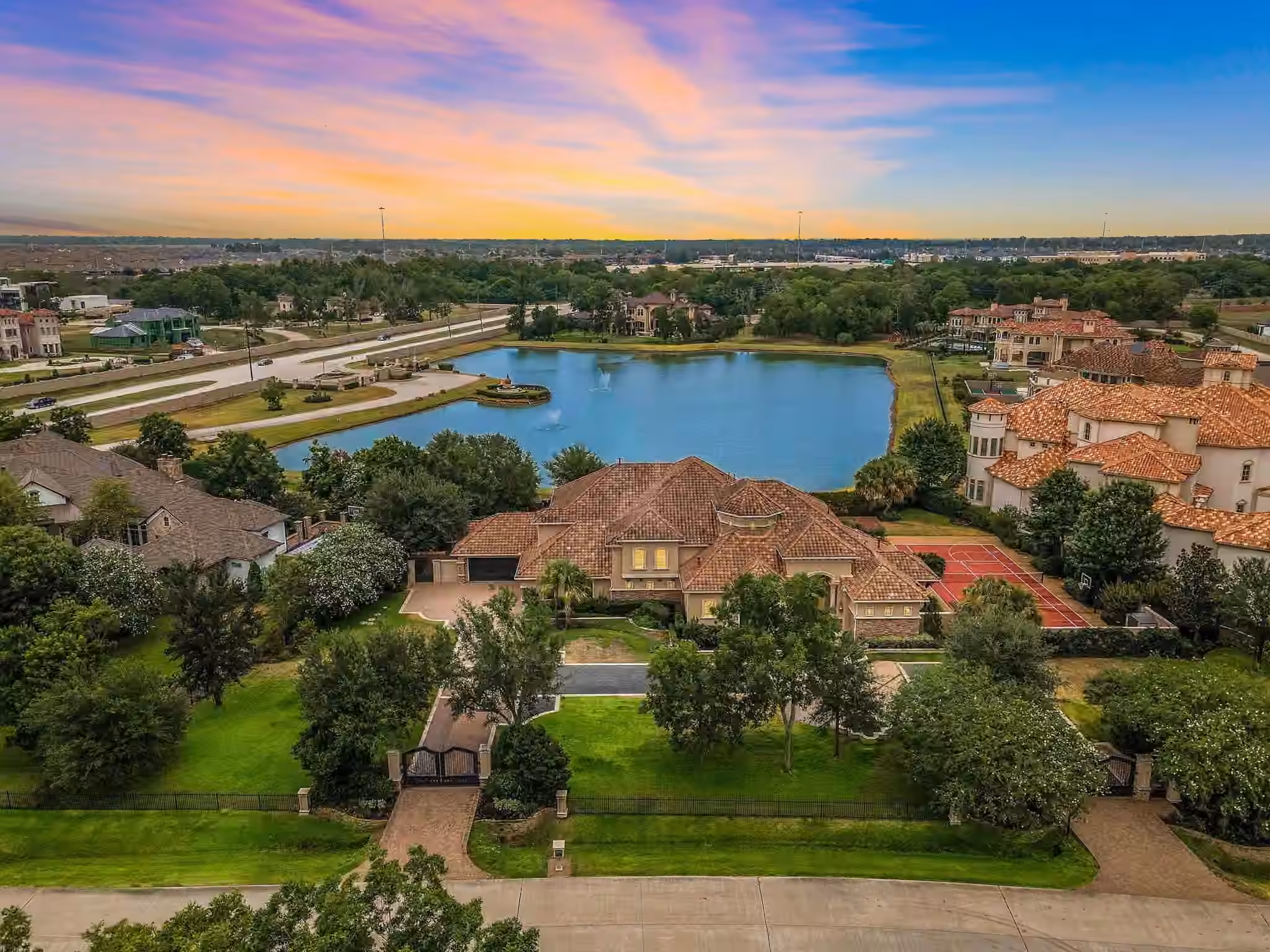 Photo 5 of 12 Retreat Boulevard, Richmond, TX