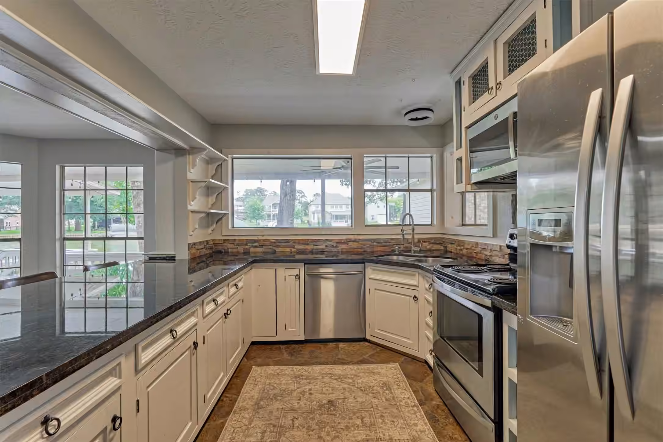 Photo 6 of 6795 Kingston Cove Lane, Willis, TX