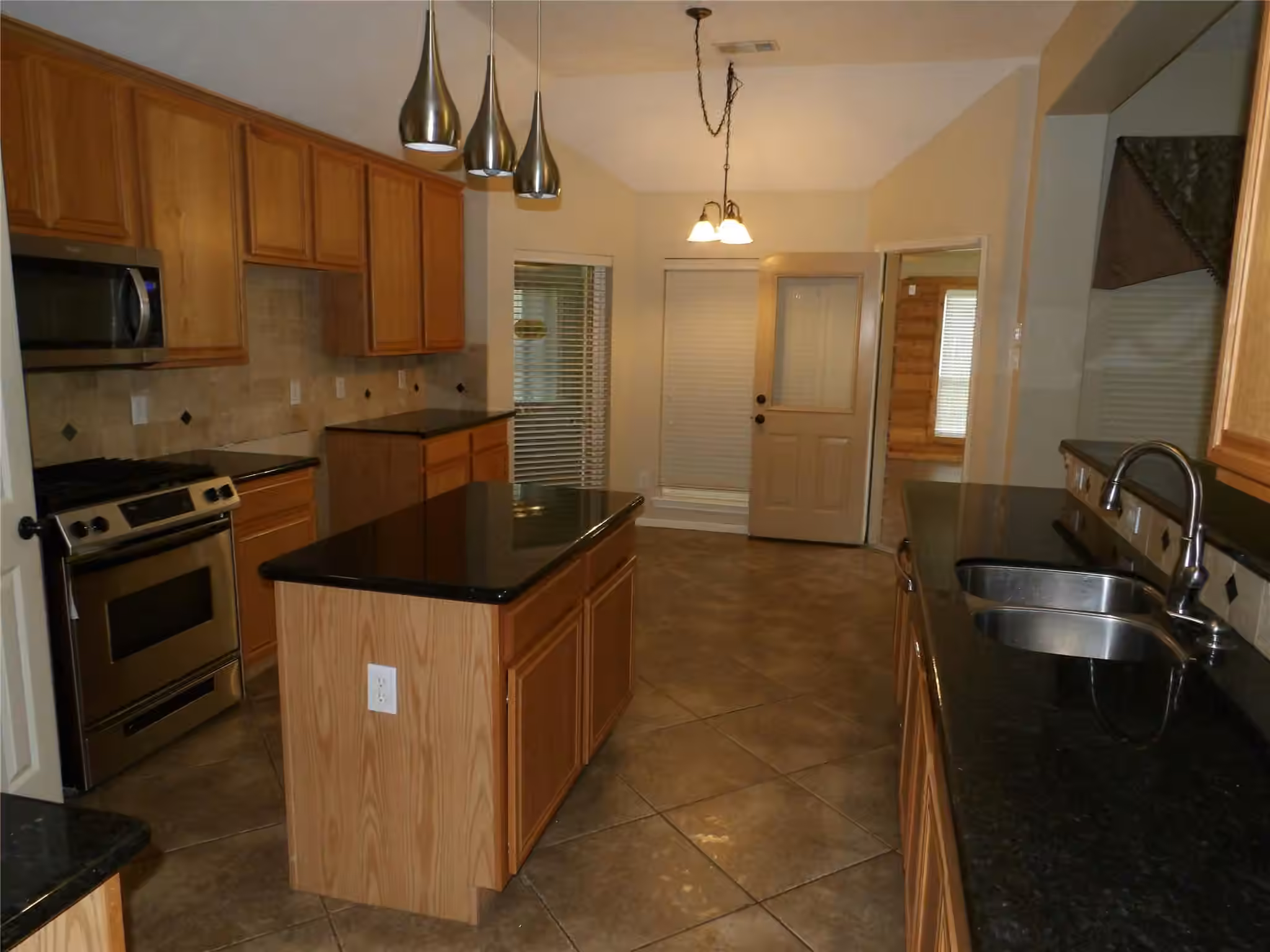 Photo 5 of 1902 S Carlsbad Lane, Deer Park, TX