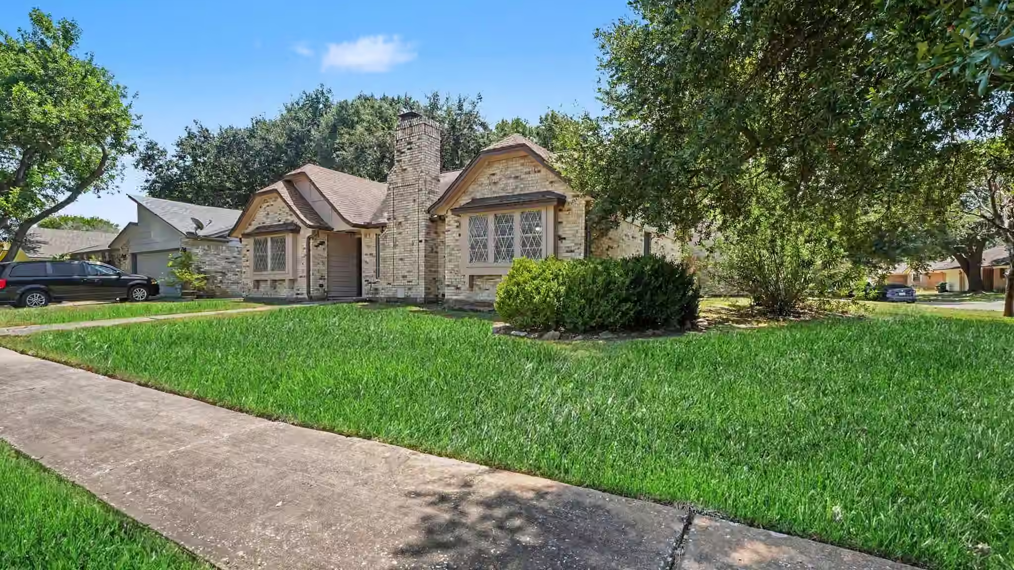 Photo 2 of 705 Meadowlark Lane, Baytown, TX