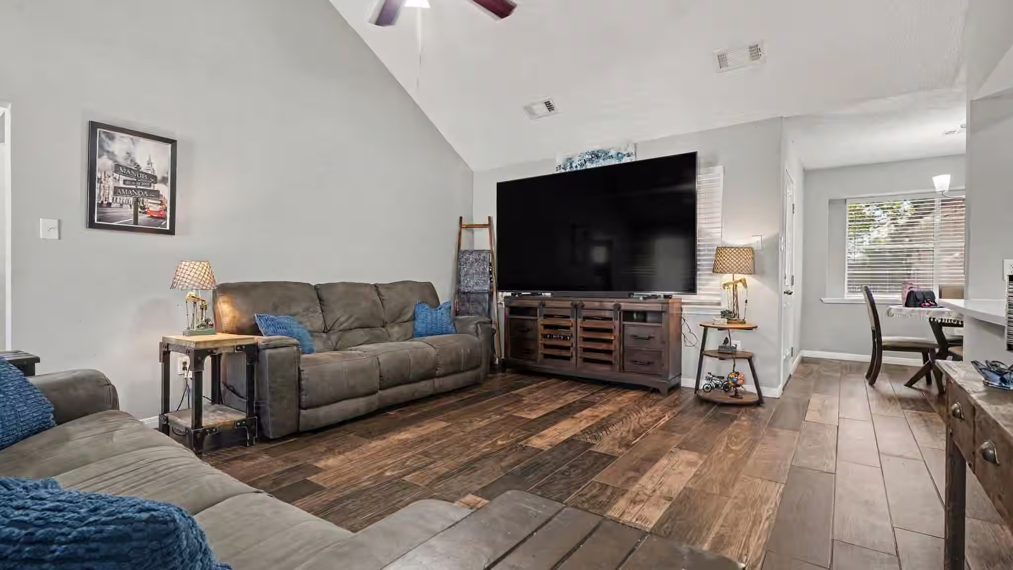 Photo 3 of 705 Meadowlark Lane, Baytown, TX