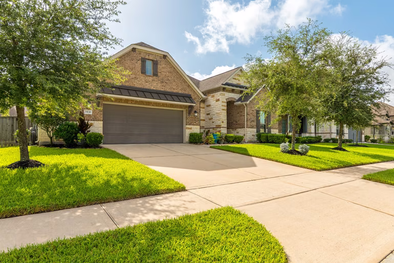 Photo 3 of 19138 Blue Hill Lane, Tomball, TX