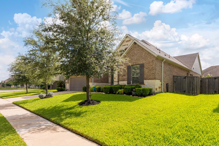 Photo 4 of 19138 Blue Hill Lane, Tomball, TX