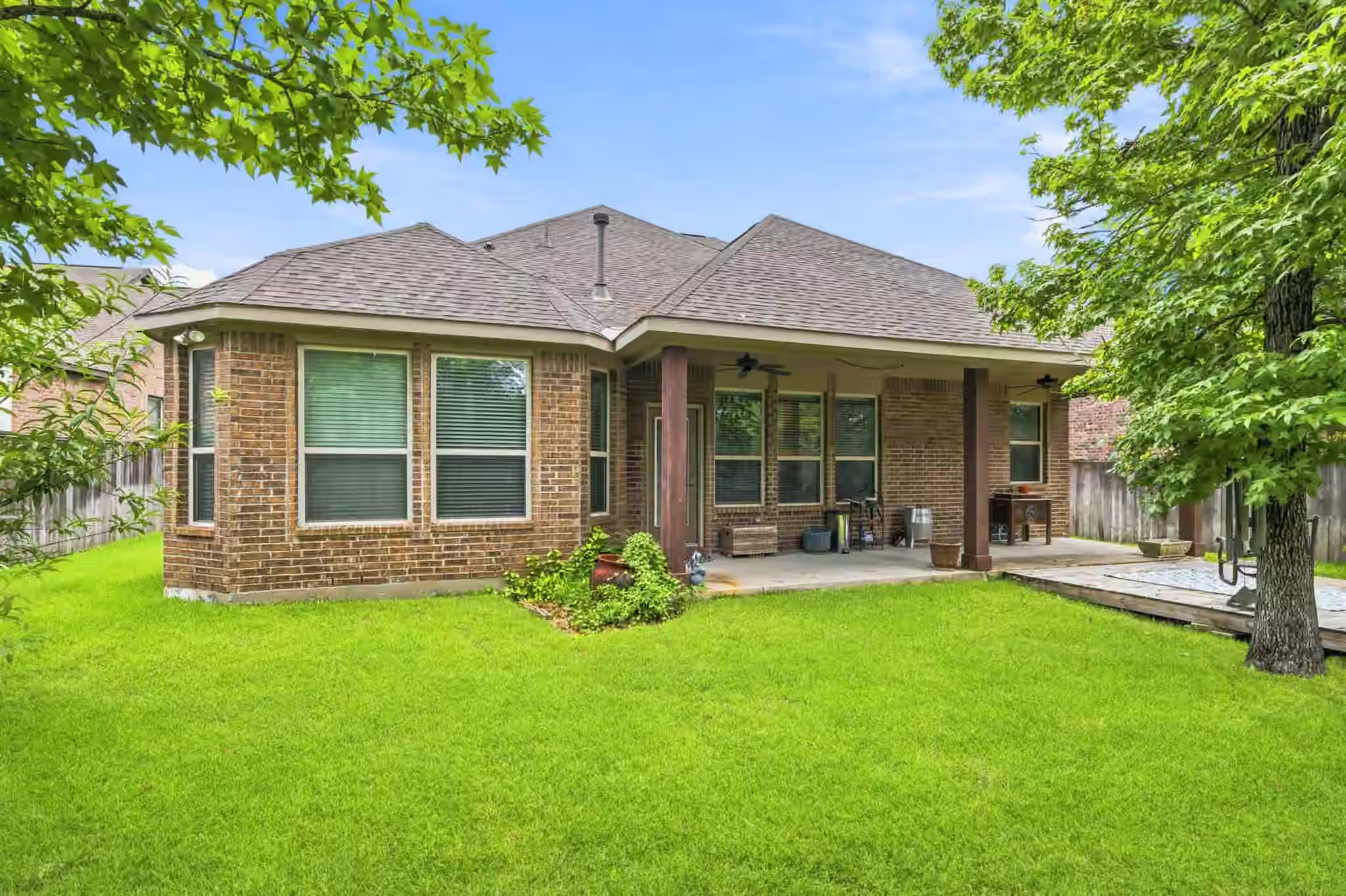 Photo 3 of 11 Whispering Thicket Place, The Woodlands, TX