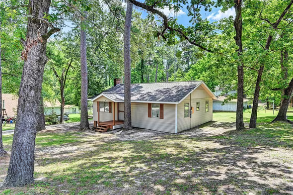 Photo of 6 Hickory Hollow, Huntsville, TX 77320