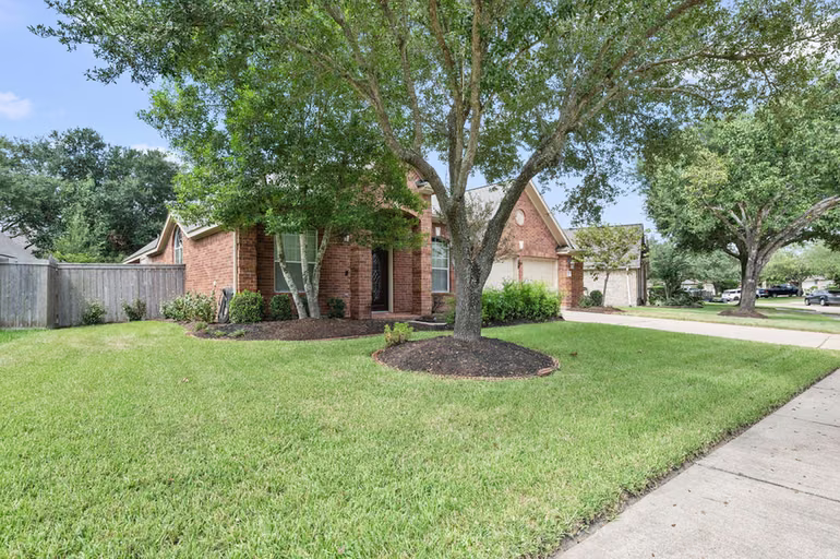 Photo 3 of 27123 Kendal Ridge Lane, Cypress, TX