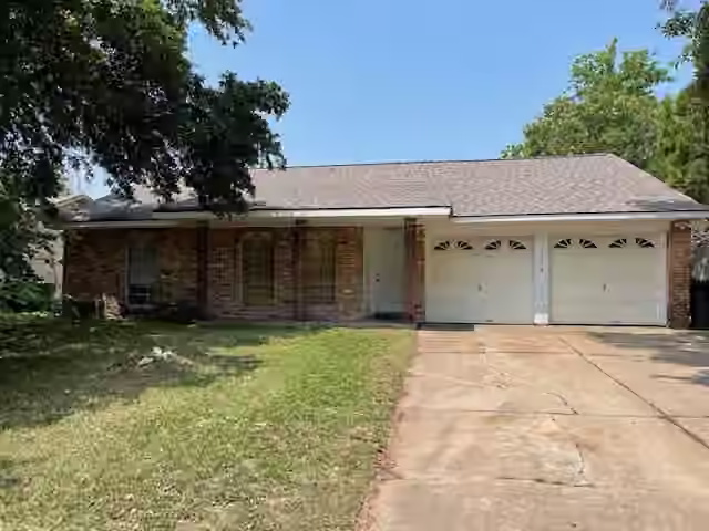 Photo 2 of 7106 Pella Dr, Houston, TX