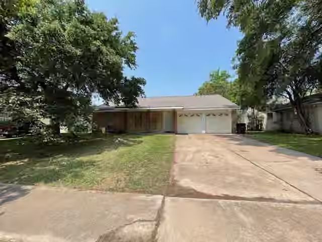 Photo 3 of 7106 Pella Dr, Houston, TX