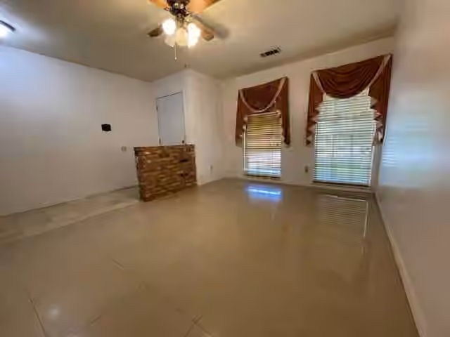 Photo 4 of 7106 Pella Dr, Houston, TX