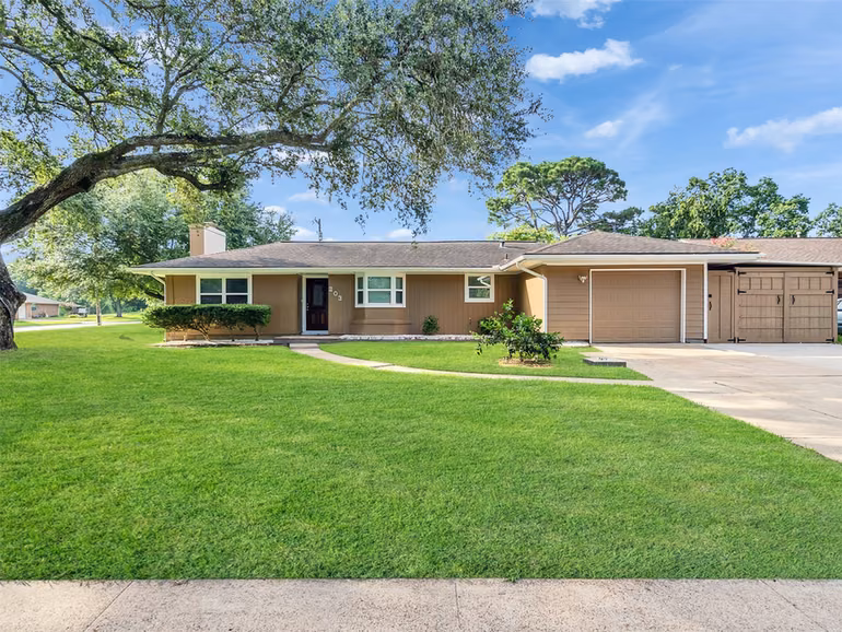 Photo 2 of 203 22nd Avenue N, Texas City, TX