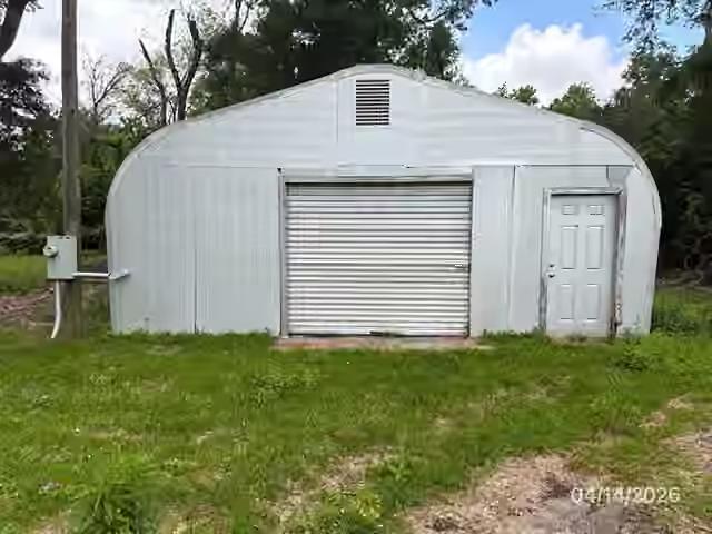 Photo 4 of 1301 Minglewood Road, Liberty, TX