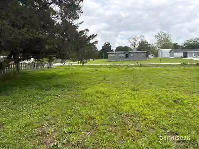 Photo 6 of 1301 Minglewood Road, Liberty, TX