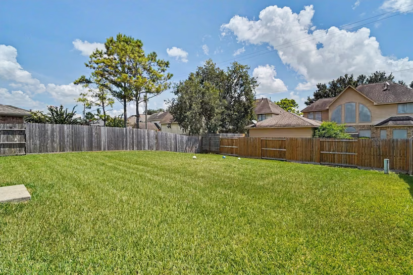 Photo 5 of 3105 Centennial Village Drive, Pearland, TX