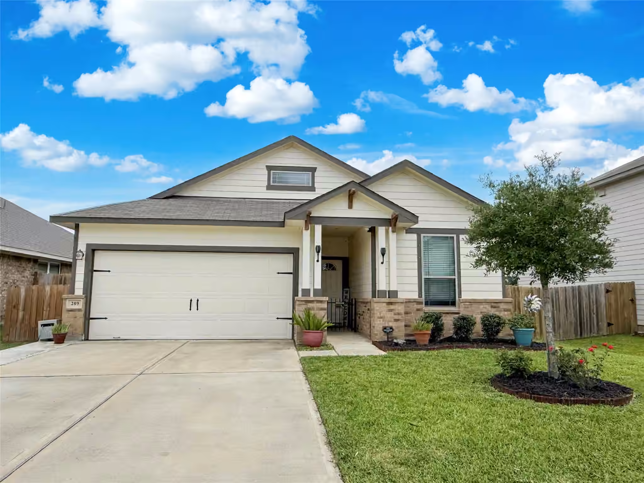Photo of 209 Bryan Way, Angleton, TX