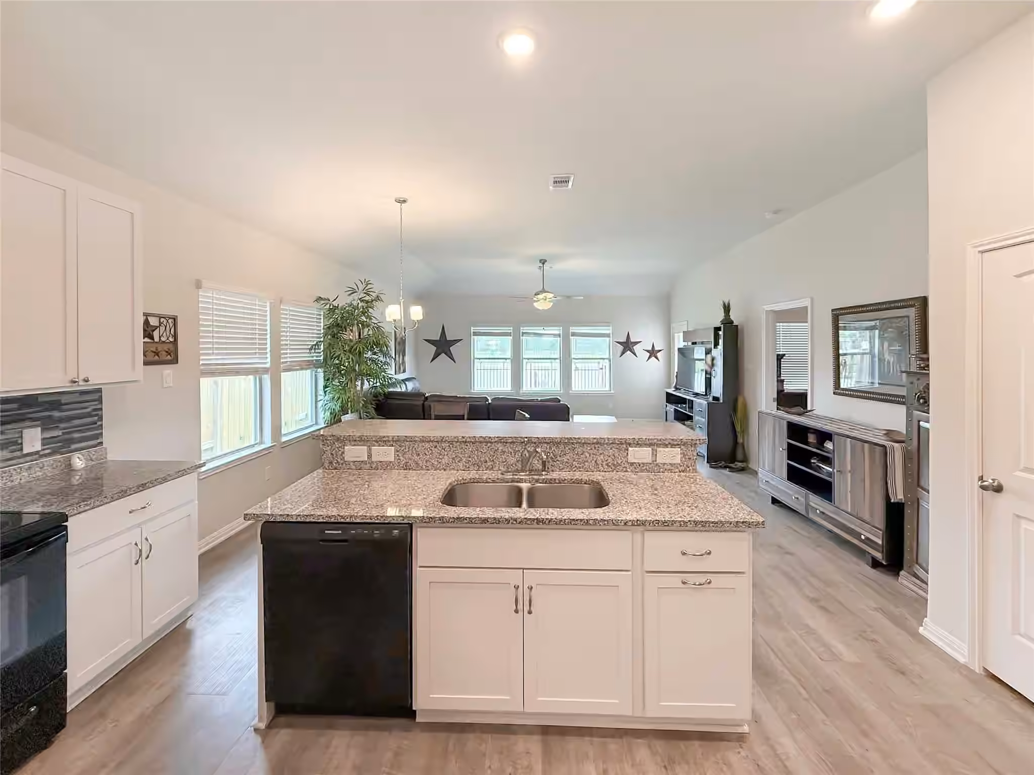Photo 5 of 209 Bryan Way, Angleton, TX