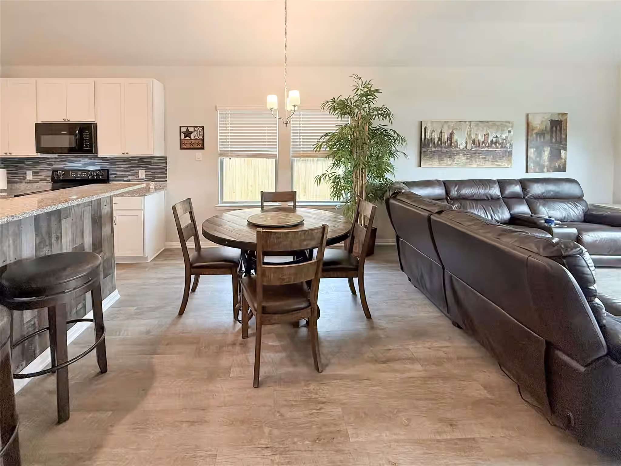 Photo 6 of 209 Bryan Way, Angleton, TX