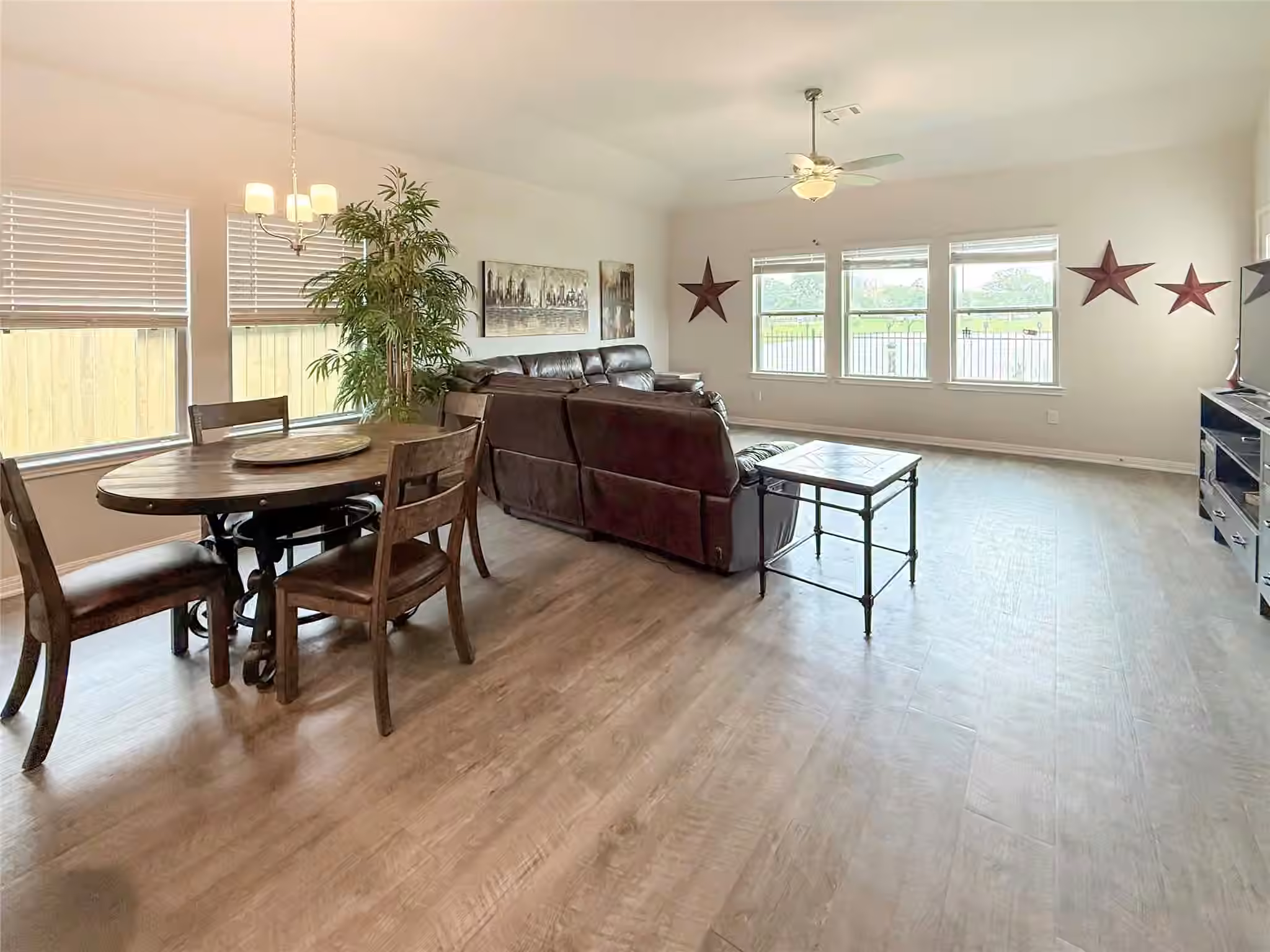 Photo 7 of 209 Bryan Way, Angleton, TX