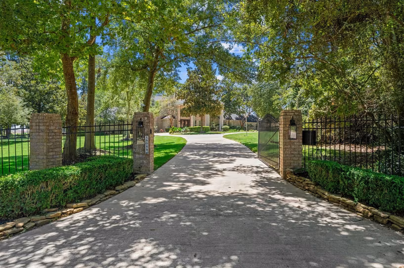 Photo 2 of 18022 Country Hills, Tomball, TX