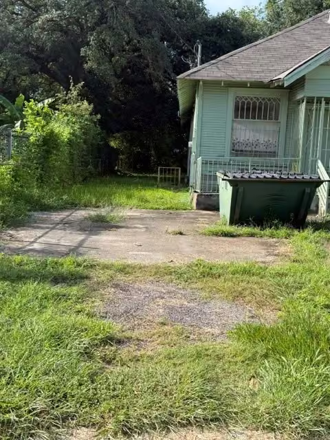 Photo 3 of 909 W Little York Road, Houston, TX