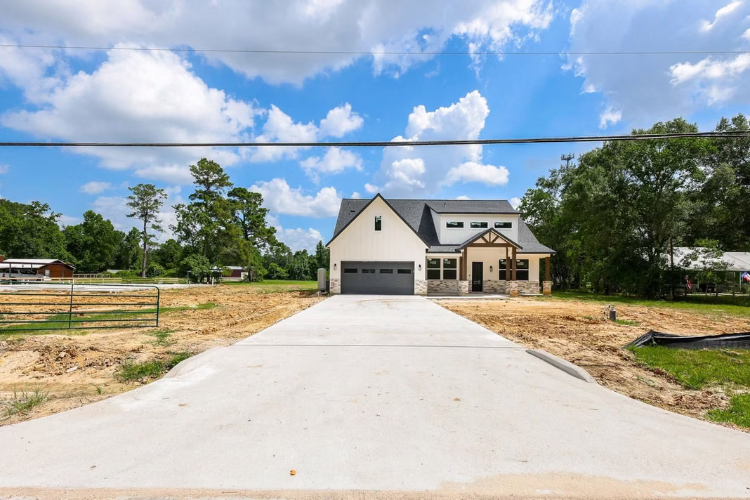 Photo 2 of 8806 Dogwood Dr, Tomball, TX