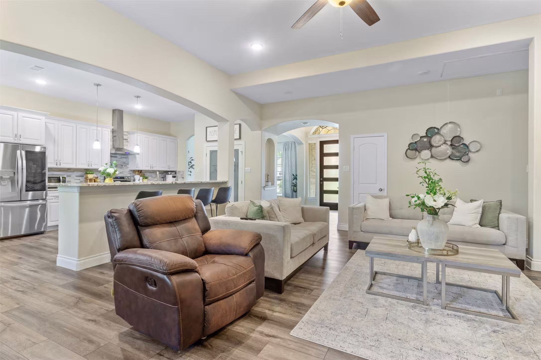 Photo 3 of 13336 Lake Breeze Lane, Willis, TX