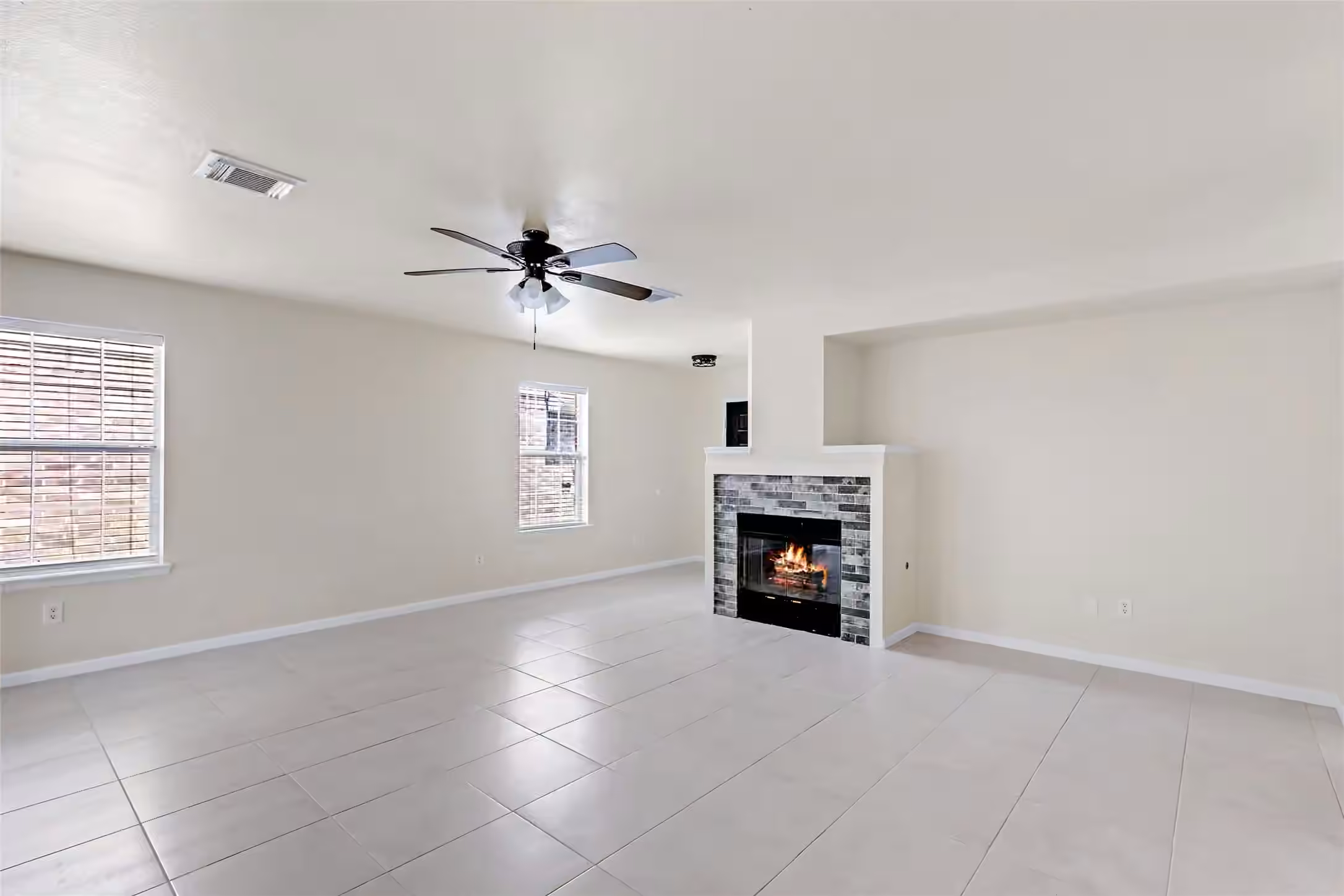 Photo 5 of 10423 Briar Patch Street, Baytown, TX