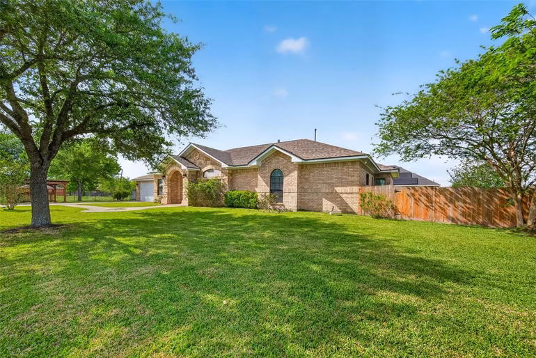 Photo 4 of 319 Pinedale Ave, Arcola, TX