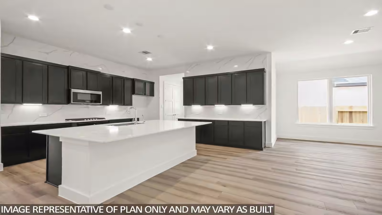 Photo 4 of 606 Paisley Harbor Court, Conroe, TX