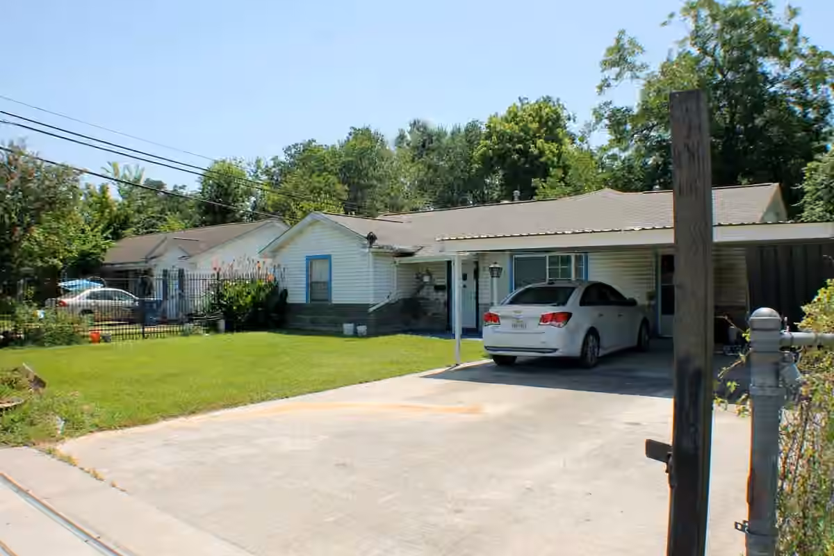Photo 2 of 11125 Bentley Street, Houston, TX