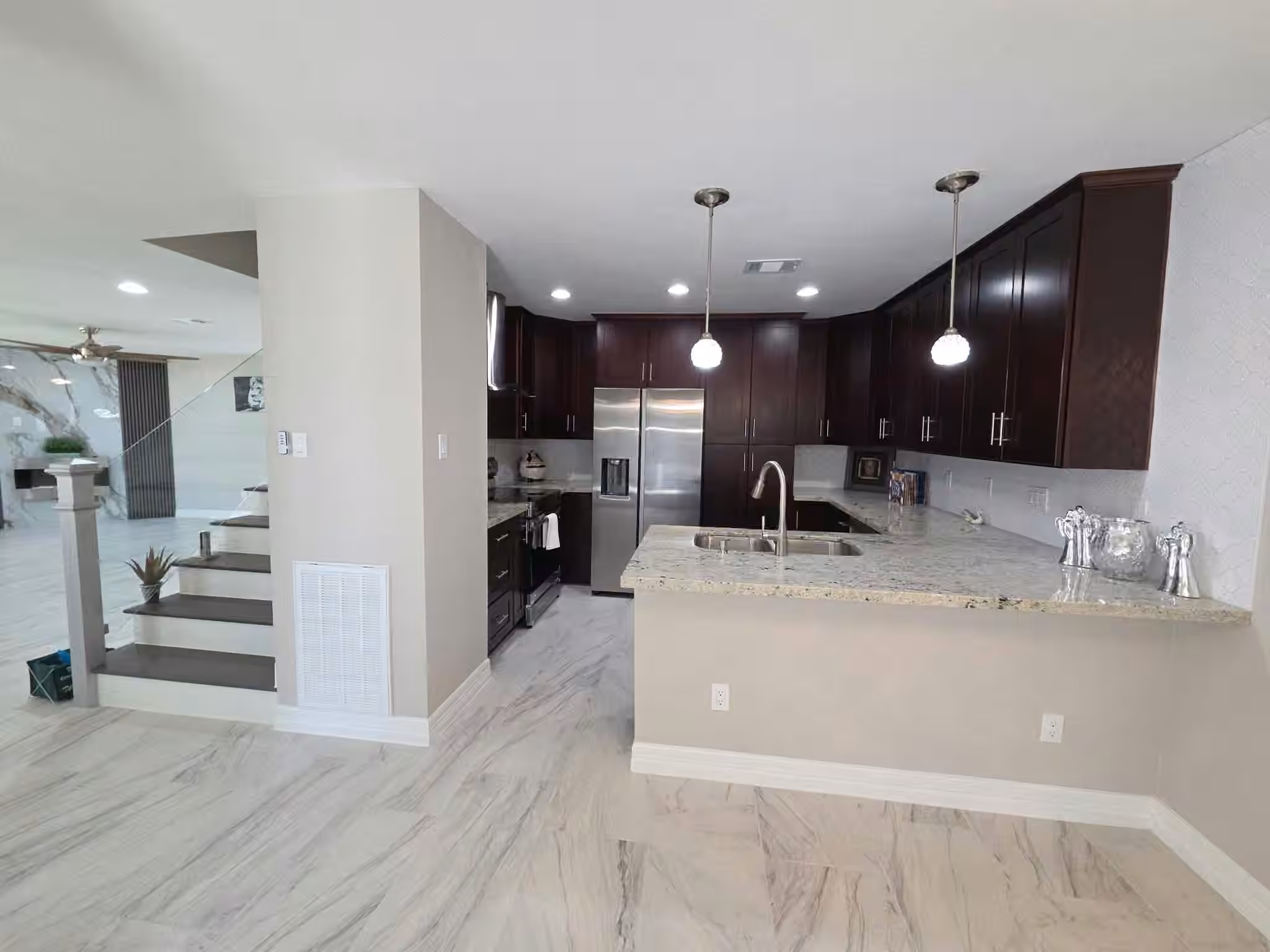 Photo 4 of 12411 Sungate Lane, Houston, TX