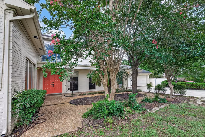 Photo 2 of 2714 Fairway Drive, Sugar Land, TX