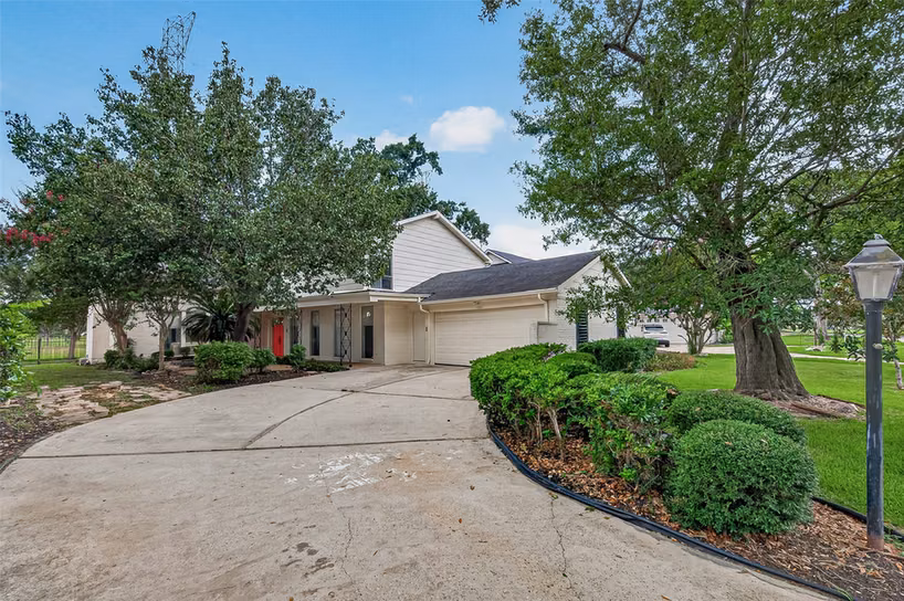 Photo 3 of 2714 Fairway Drive, Sugar Land, TX
