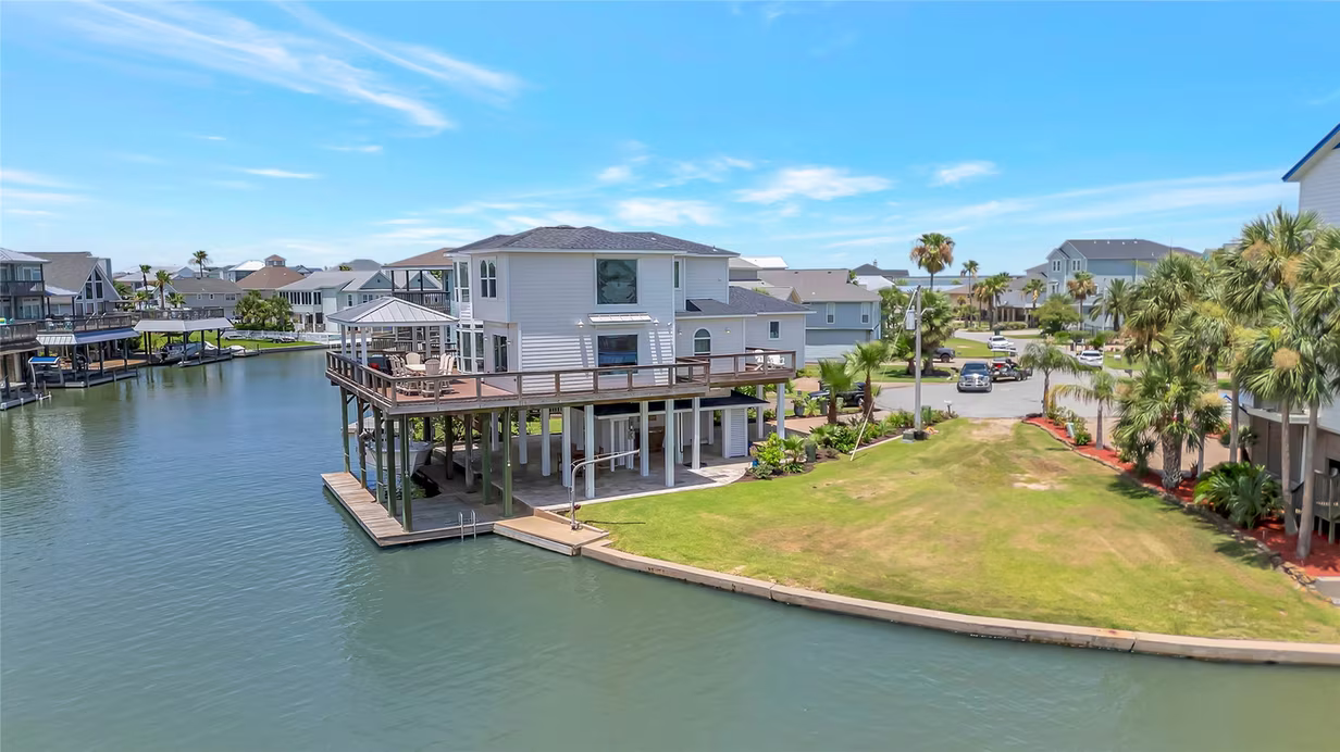 Photo 2 of 1303 Outrigger, Tiki Island, TX