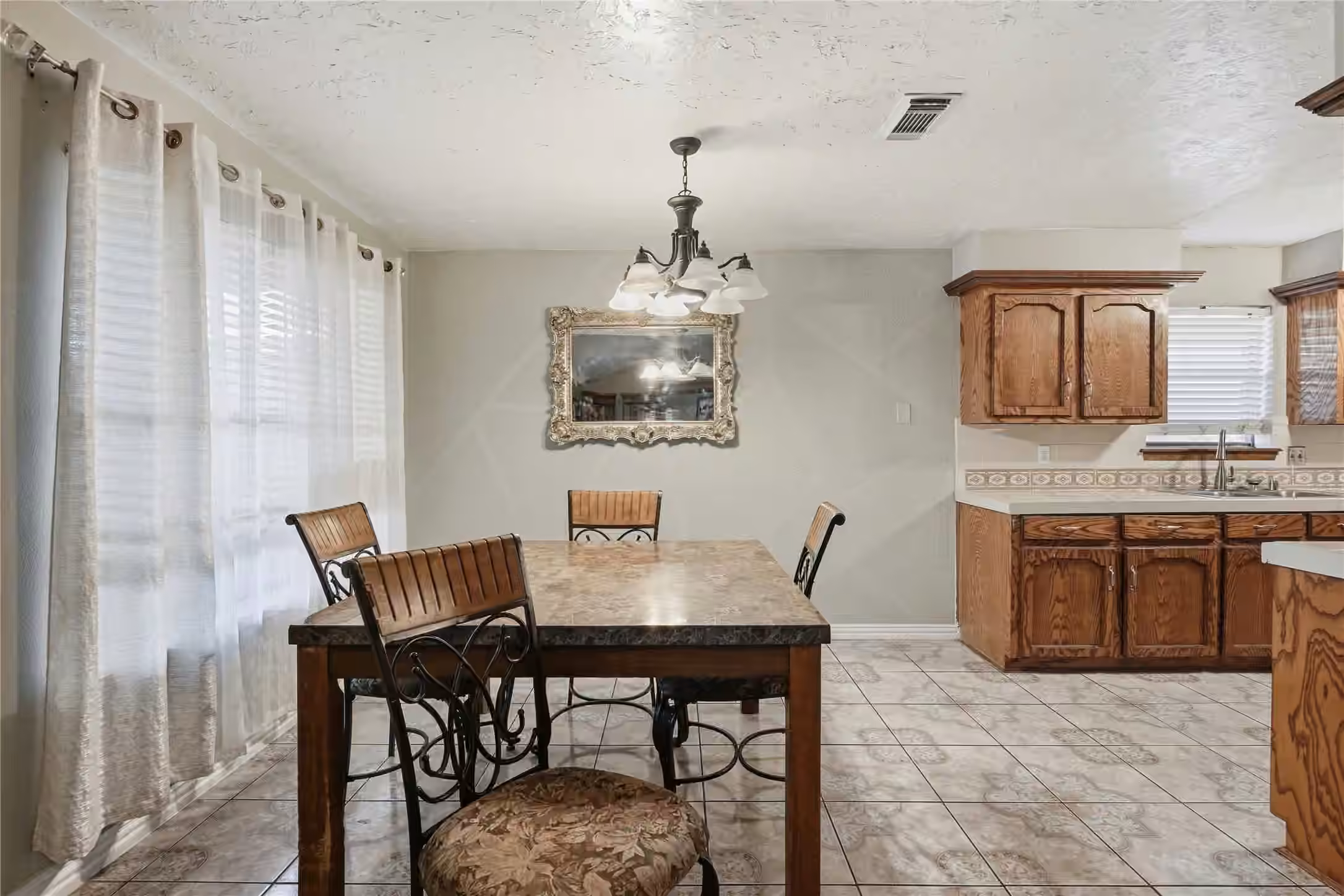 Photo 7 of 7522 Shoshone Drive, Baytown, TX