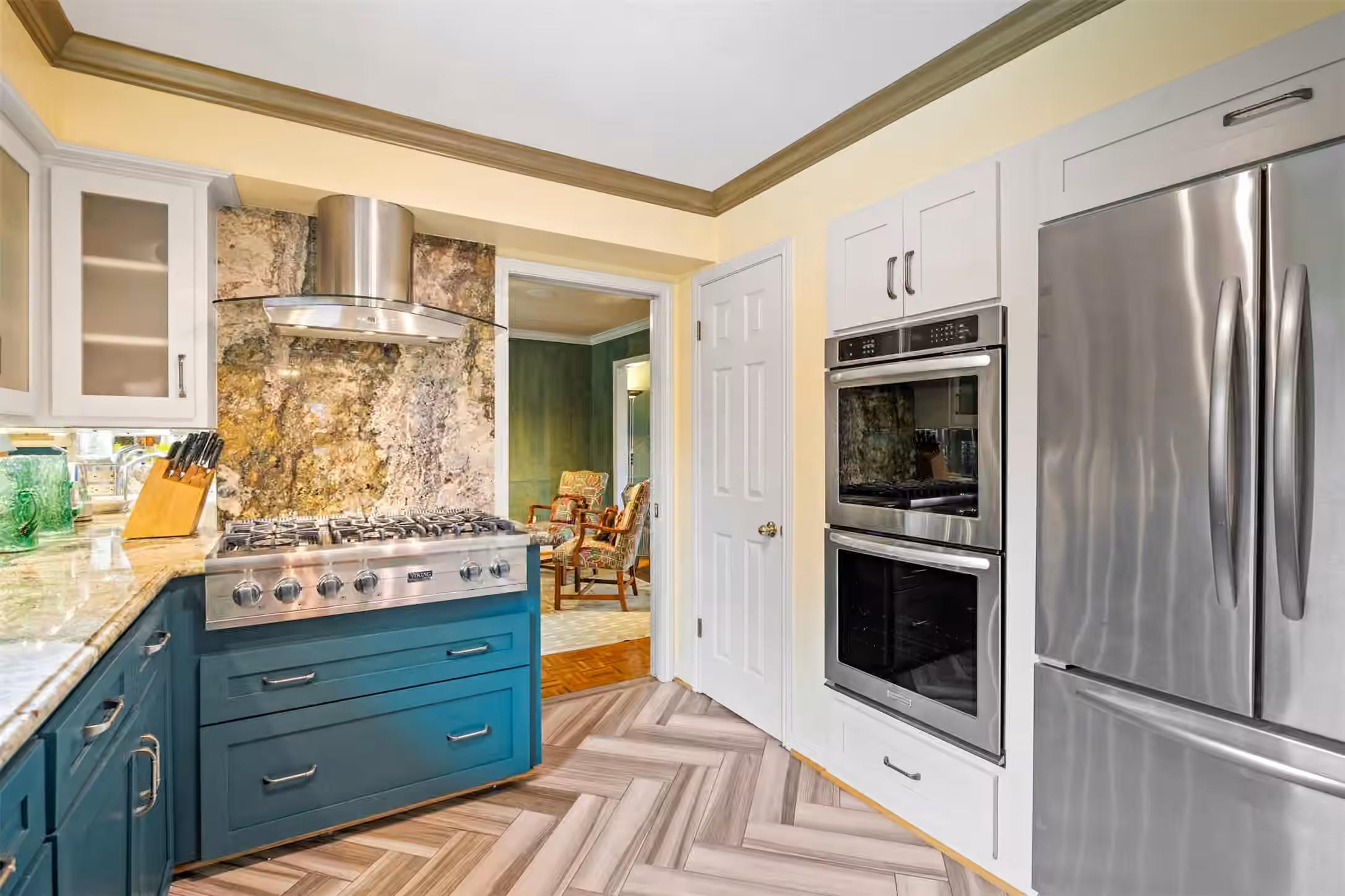 Photo 5 of 10626 Valley Forge Drive, Houston, TX