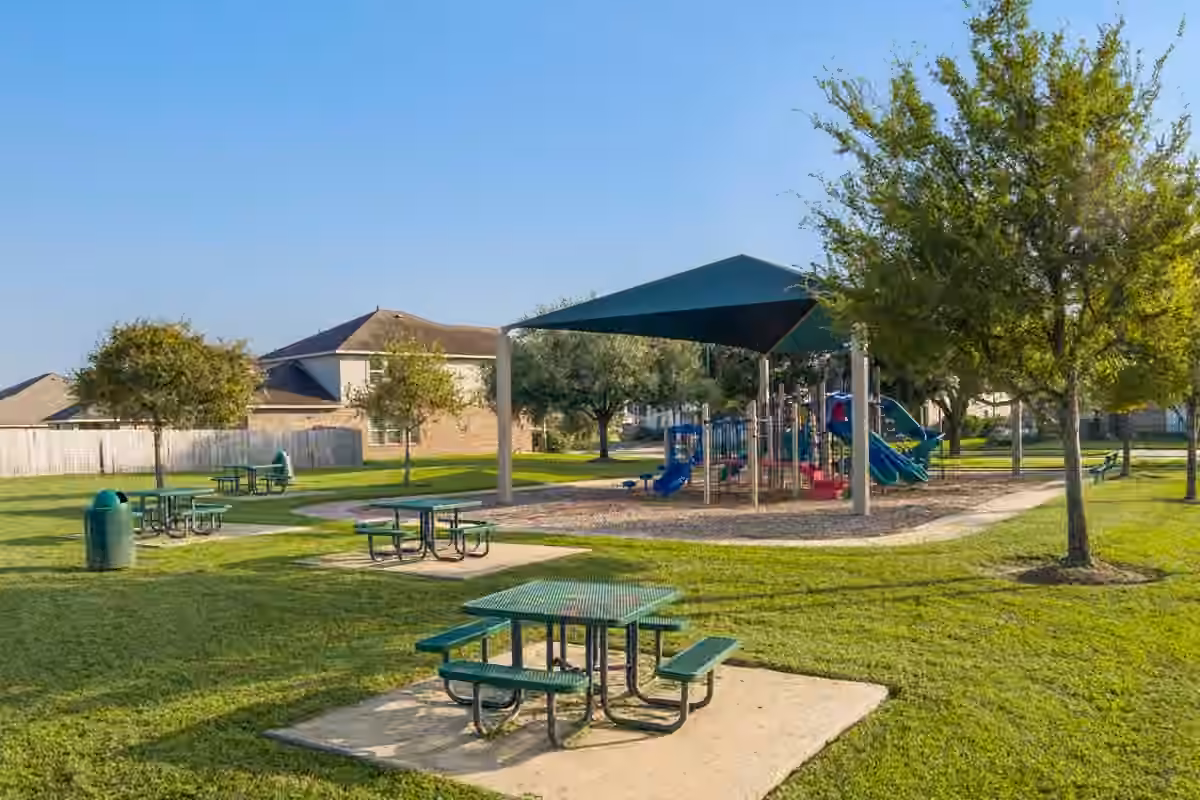 Photo 5 of 6030 Monte Thomas Drive, Manvel, TX