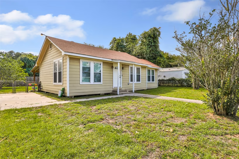 Photo 3 of 1811 Reese Street, Liberty, TX