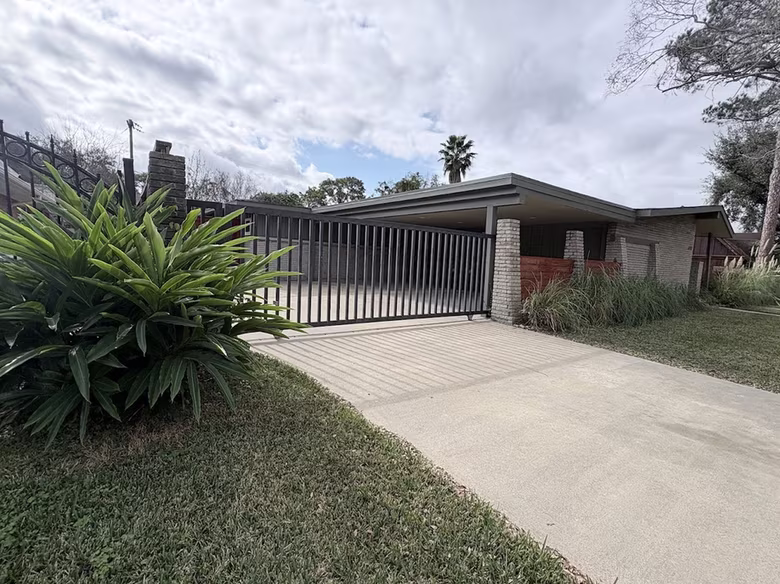 Photo 6 of 4711 Imogene Street, Houston, TX