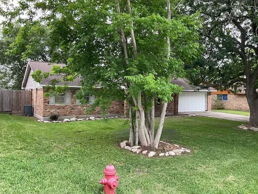 Photo 2 of 405 Oyster Creek Court, Richwood, TX