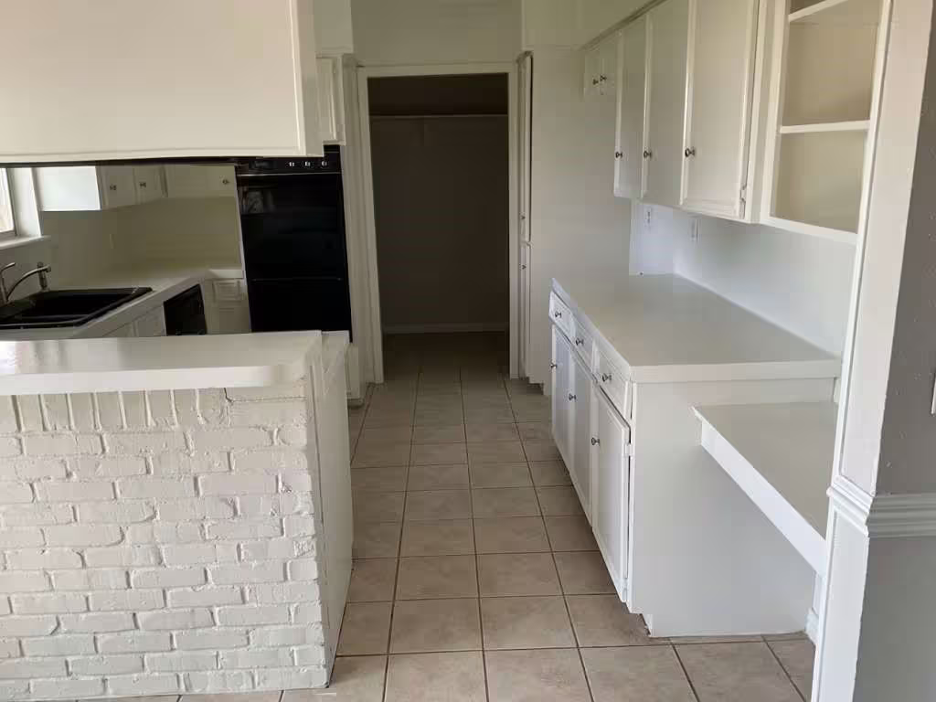 Photo 5 of 405 Oyster Creek Court, Richwood, TX