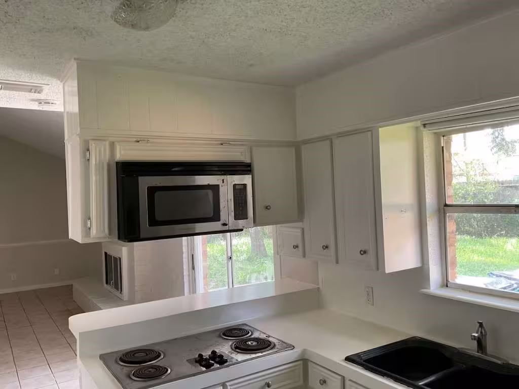 Photo 7 of 405 Oyster Creek Court, Richwood, TX