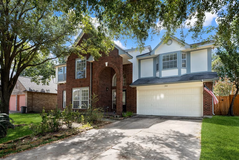 Photo 2 of 7306 Oak Walk Drive, Humble, TX